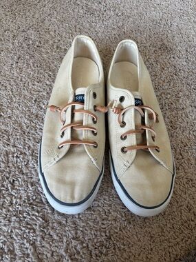 Sperry Low-Top Canvas Sneakers in Beige with Brown Laces